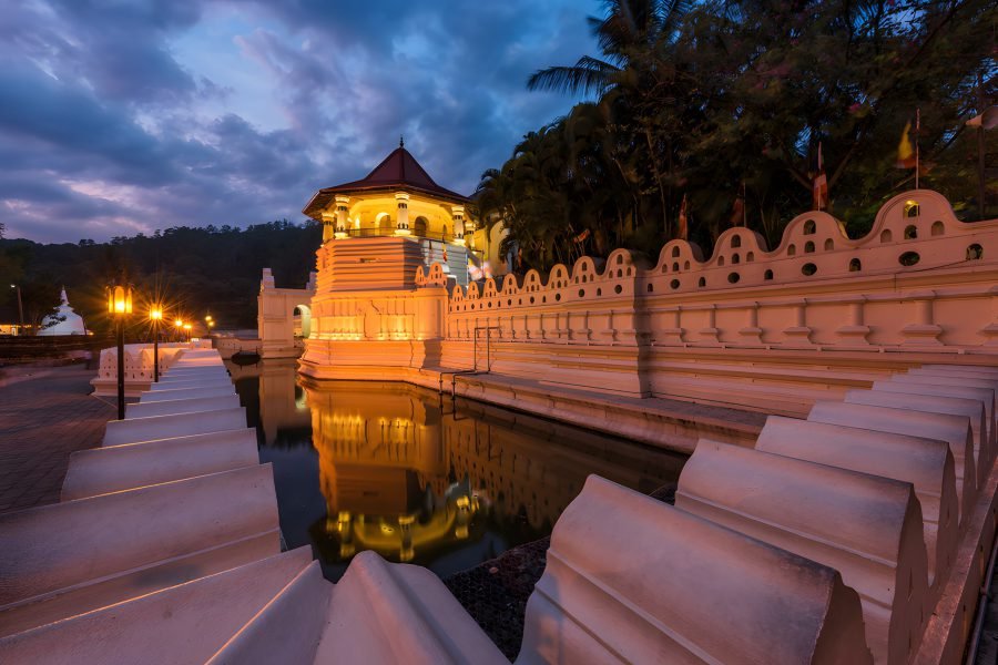 Kandy lake and temple at dusk